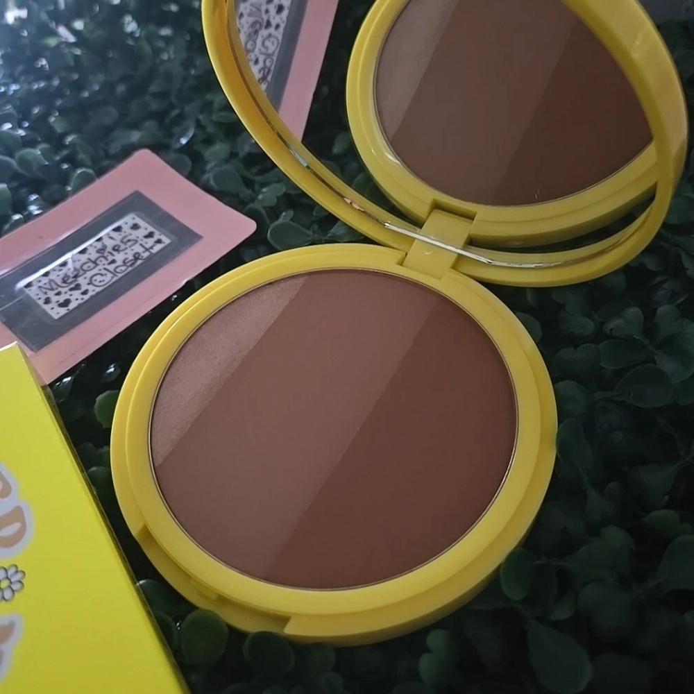 NIB Trixie Cosmetics Flower Power Bronzer In Shade Peace Out Poppy